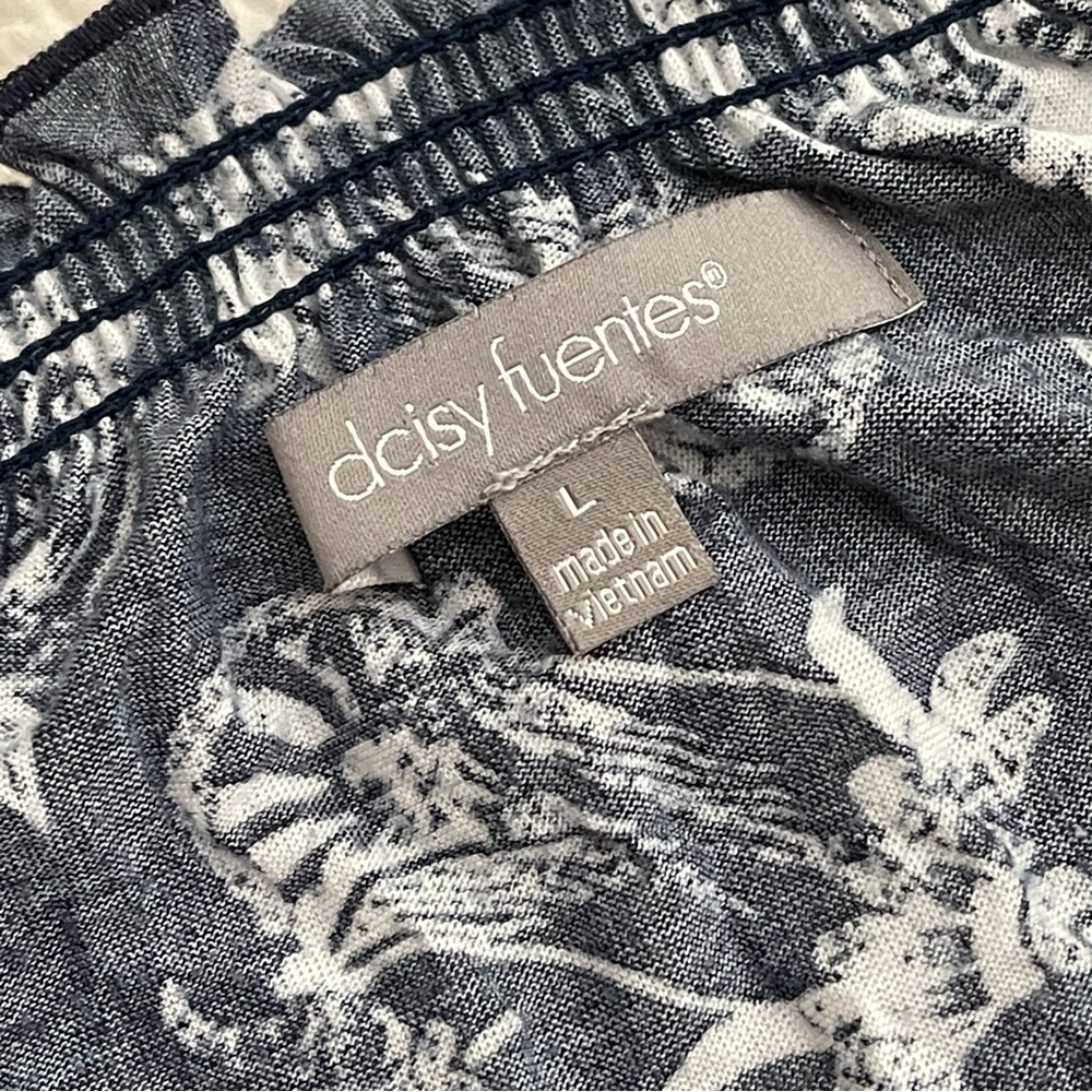 3/$21 | Daisy Fuentes Floral Sleeveless Top Size L - Picture 7 of 9